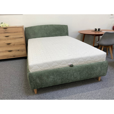 Trendy čalúnená retro posteľ